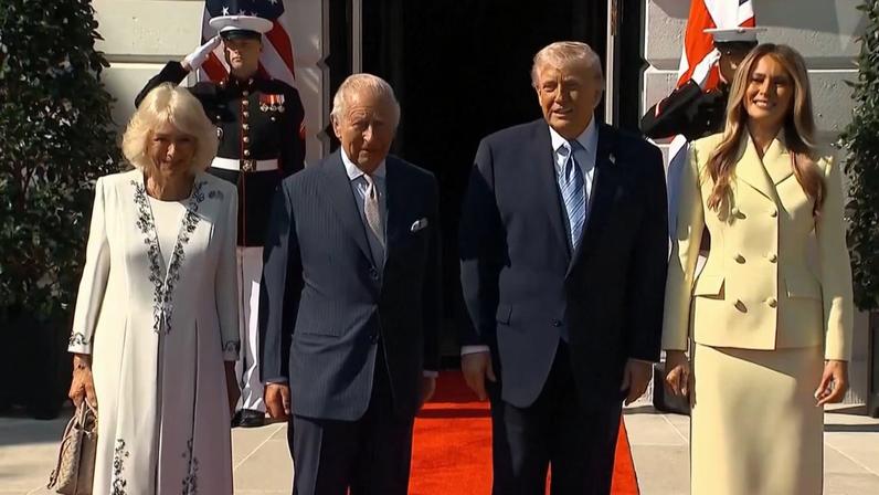 Donald Trump e Rei Charles posam para foto