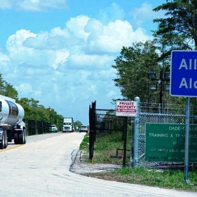 Apelações mantêm Alligator Alcatraz aberto e rejeitam revisão ambiental
