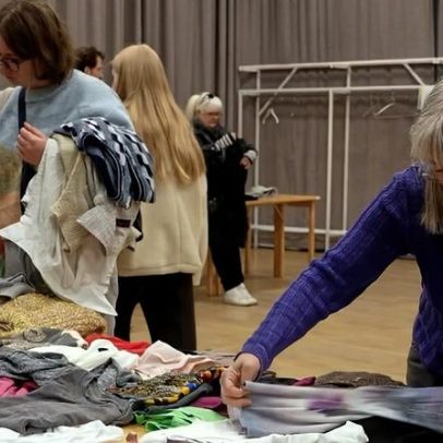 Trocas de roupas usadas na Suécia ajudam a reduzir resíduos ambientais