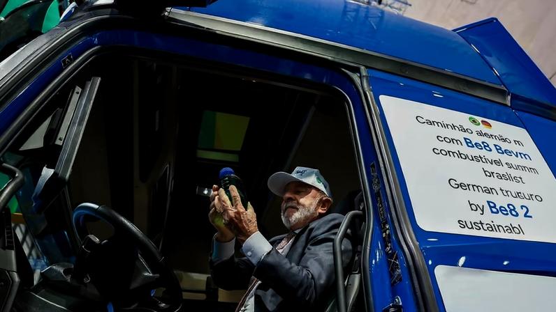 Lula fez teste em caminhão usando biocombustível e defendeu tecnologia brasileira