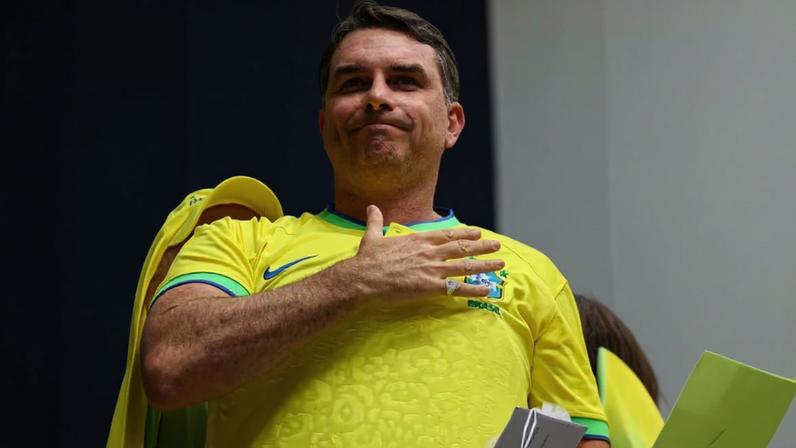 Pesquisa mostra Flávio à frente de Lula
