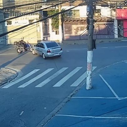 Motorista foge após colidir com moto na zona sul de SP