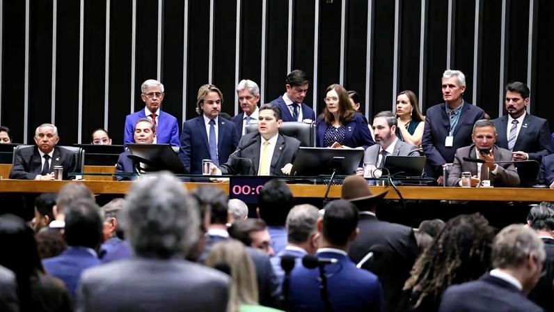Deputados do PT criticam Davi Alcolumbre em sessão sobre dosimetria