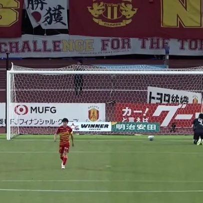 Nagoya Grampus x Avispa Fukuoka: pênalti cobrado por Sho Inagaki