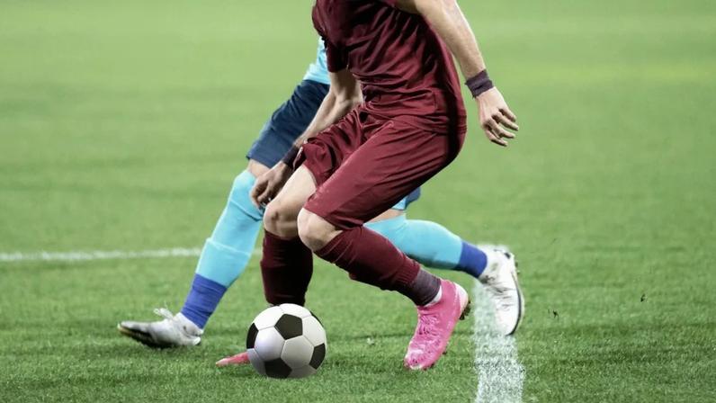 Jogo de futebol; esporte