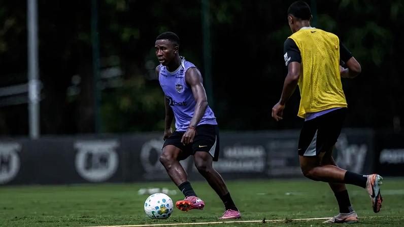 Alan Minda em preparação contra o Cienciano (Foto: Pedro Souza / Atlético)