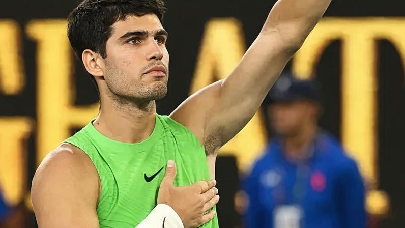 Carlos Alcaraz após vencer Alexander Zverev e alcançar sua primeira final do Australian Open