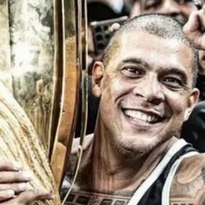 Chefe da torcida organizada do Corinthians diz que derrubaram o técnico