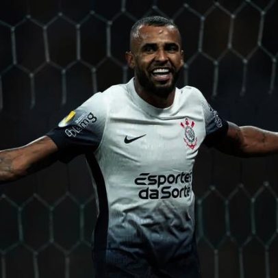 Corinthians reintegra Alex Santana sob comando de Fernando Diniz