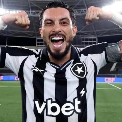 Alex Telles revela conversa com Vitinho e elogia o companheiro Fenômeno