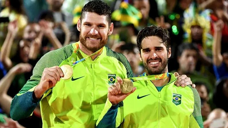 Alison 'Mamute' e Bruno enfrentam constrangimento no ônibus para a final olímpica