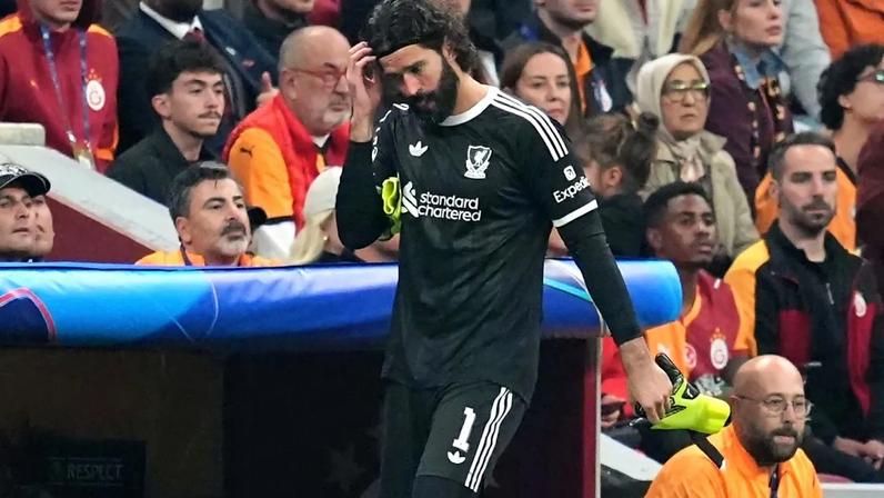 Alisson fica fora por lesão até perto do fim da temporada