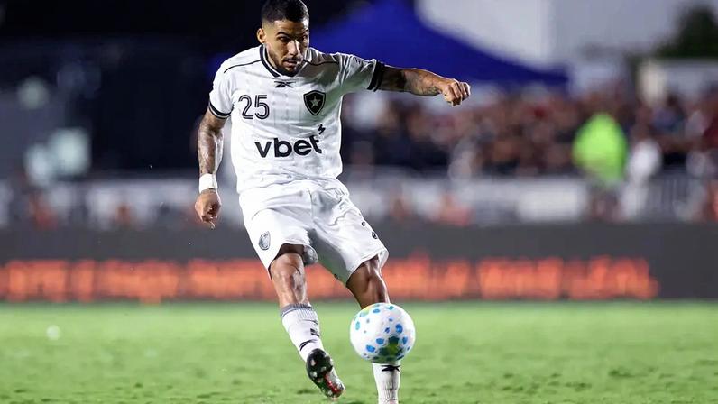 Botafogo vence o Vasco em São Januário, Allan celebra vitória