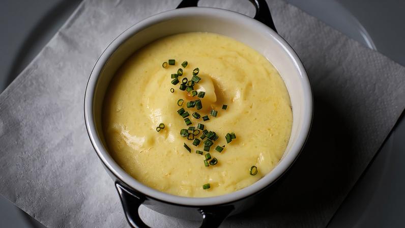 Teste de culinária da CIA quase falha; prato de batata salva candidato