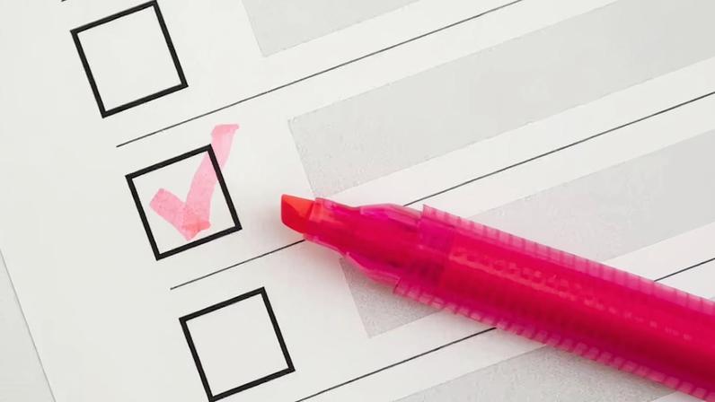 A decisão envolve analisar o que cada modelo oferece e qual se encaixa melhor em seus objetivos de vida e carreira
