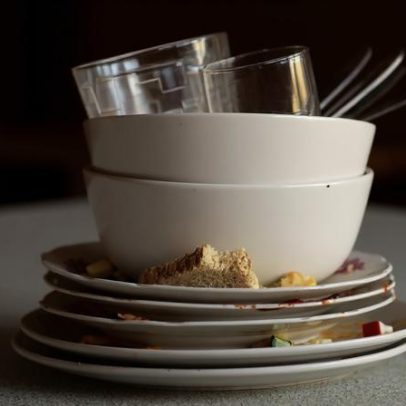 Ao fazer isso no restaurante, você dificulta o trabalho do garçom