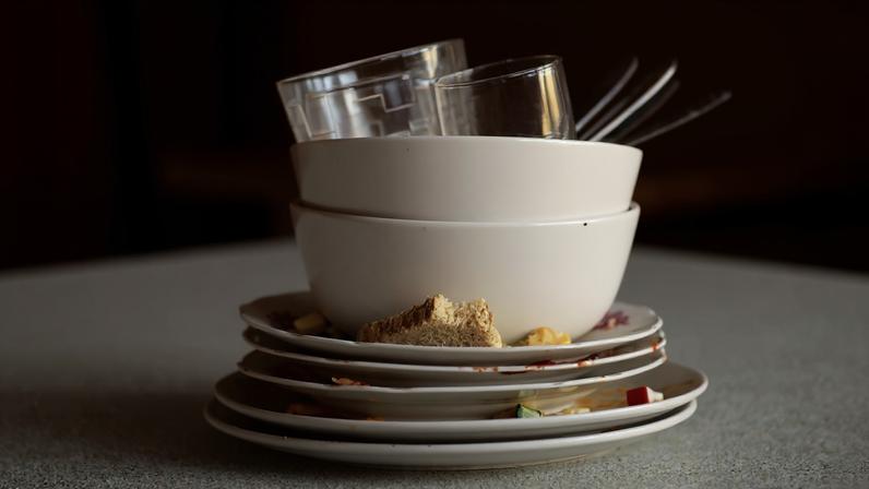 Ao fazer isso no restaurante, você dificulta o trabalho do garçom