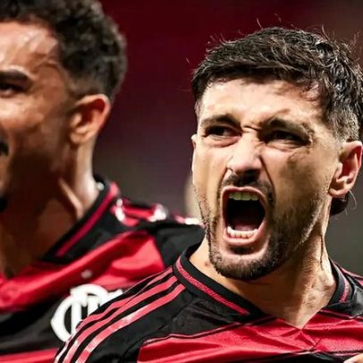 Arrascaeta abre o placar pelo Flamengo contra o Bahia e homenageia Oscar Schmidt