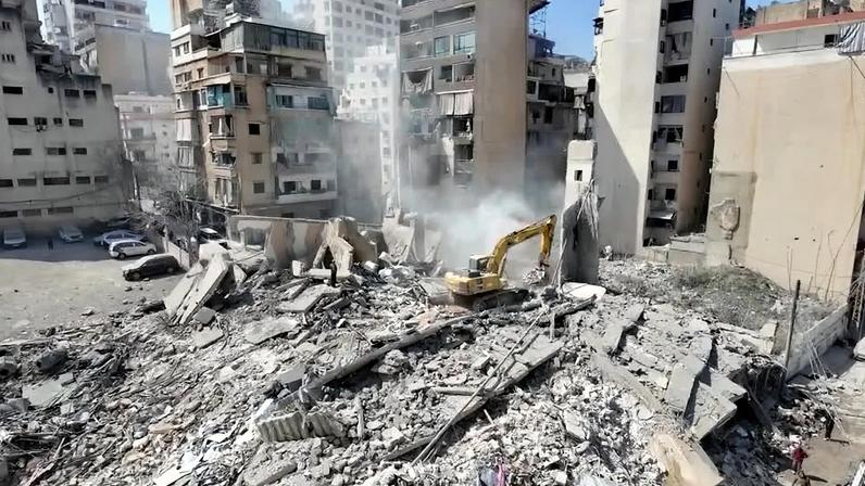 Subúrbios de Beirute e vilarejo de Kfarhata sofrem bombardeios