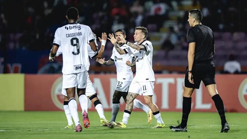 Atlético contra o Puerto Cabello na Sul-Americana (Foto: Pedro Souza / Atlético)