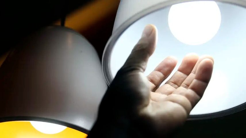 Em contraste com os recuos de 2025, este ano registra o retorno da pressão sobre as contas