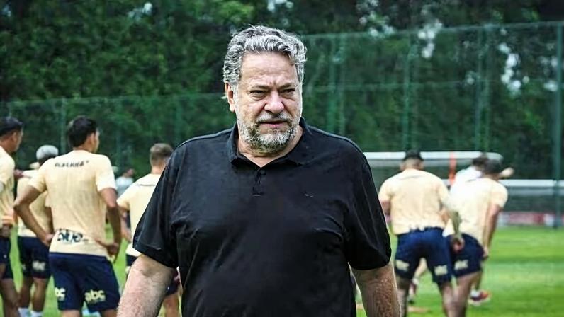 Casares enfrenta ação por gestão temerária visando expulsão do São Paulo