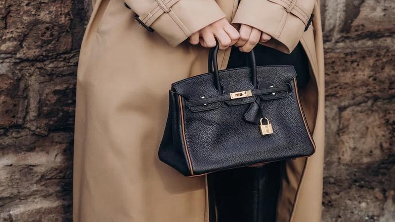 Hermès Kelly bag, street style details.