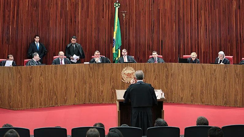 De acordo com a Lei dos Partidos Políticos, eleitores podem apenas “noticiar” esse tipo de ofensa