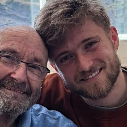 Phil Collins faz rara aparição pública em foto postada pelo filho