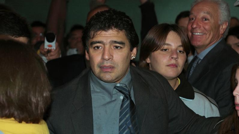 Irmãs e advogado de Maradona são acusados de fraude na gestão das marcas do craque Foto: Eduardo Nicolau/AE
