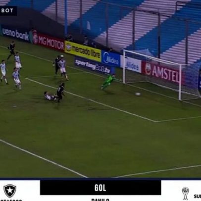 Danilo marca pelo Botafogo de forma semelhante ao gol da Seleção