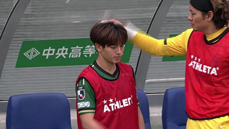 Tokyo Verdy vence Kashima Antlers por 2 a 1