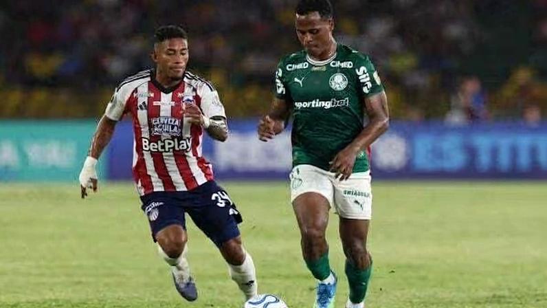 Arias critica gramado na estreia do Palmeiras: condições ruins