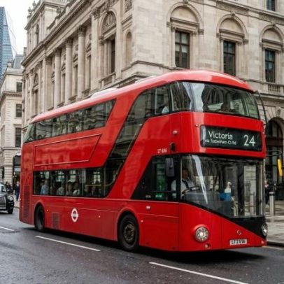 Ônibus londrino de 2012 com 1.000 unidades e motores elétricos zero emissão vira marco tecnológico urbano