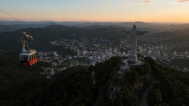 Estátua com trinta metros de altura situada no topo da Serra de São Domingos em Minas Gerais – Créditos: depositphotos.com / [email protected]
