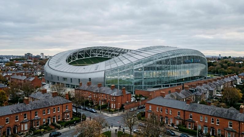 Arena esportiva moderna com design ondulado e capacidade para cinquenta mil torcedores – Créditos: depositphotos.com / DawidKalisinski