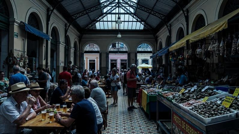 Comércio tradicional com cento e dez boxes no coração histórico da capital de Santa Catarina – Créditos: depositphotos.com / RudiErnst