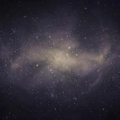 Telescópio Hubble registra brilho inesperado em região vazia do espaço