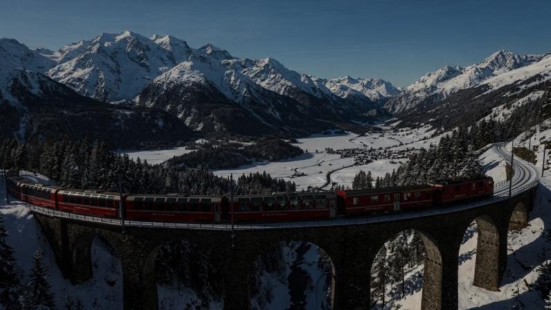 Viagem de trem UNESCO liga geleiras suíças a palmeiras italianas em 4 horas