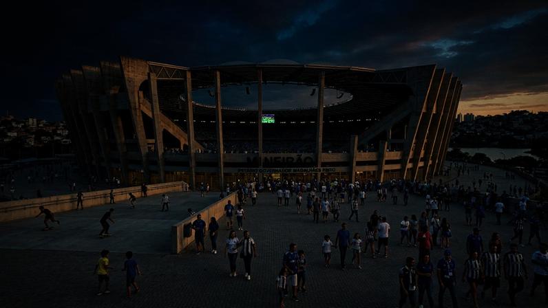 Stádio de 1965 em Minas, com 61.846 lugares e fachada tombada, referência do futebol mineiro