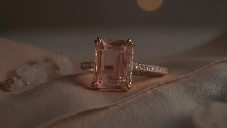 Berilo de brilho vítreo com tonalidades únicas domina joalheria mundial