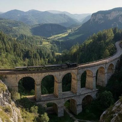 Ferrovia Semmering de 41 km e 16 viadutos, marco da engenharia mundial