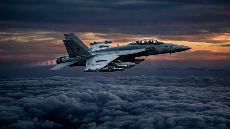 O avião americano que apaga radares e cega defesas inimigas usando apenas ondas de rádio invisíveis no ar