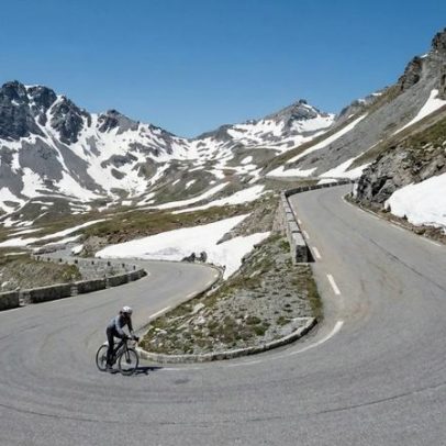 Passo de montanha pavimentado mais alto dos Alpes, a 2.770 m de altitude