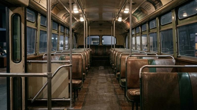 Ônibus de 1955 preservado simboliza a luta histórica pelos direitos civis nos Estados Unidos