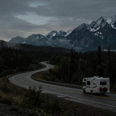 Rodovia de 724 km no norte do Canadá, rota de isolamento entre florestas