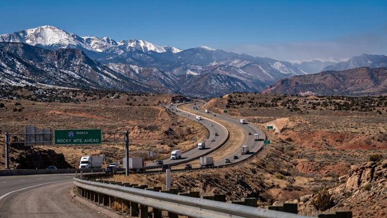 Rodovia de 1.710 km nas Montanhas se torna eixo principal do Oeste