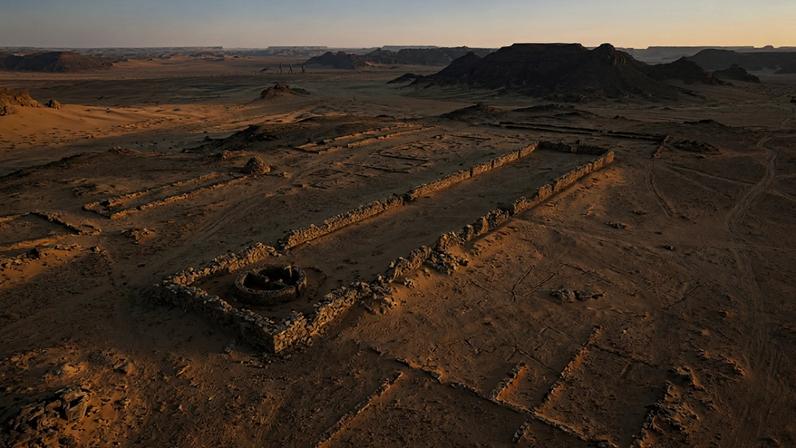 O deserto da Arábia Saudita estava escondendo uma civilização inteira que construiu monumentos gigantes antes dos faraós existirem