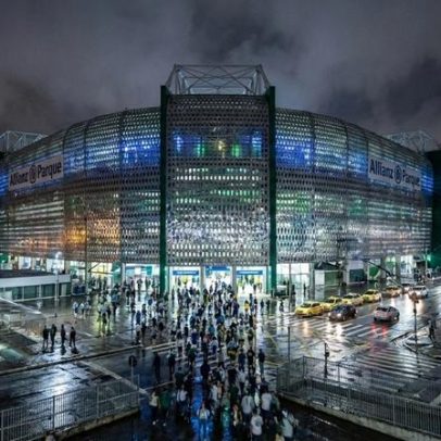 Arena em São Paulo com fachada de aço inox e 43 mil assentos, palco tecnológico