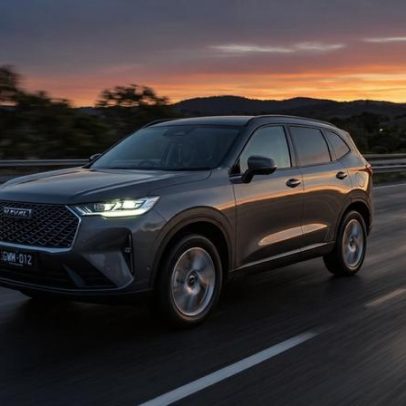 SUV híbrido chinês de 393 com 170 km elétrico vence rivais de luxo no Brasil